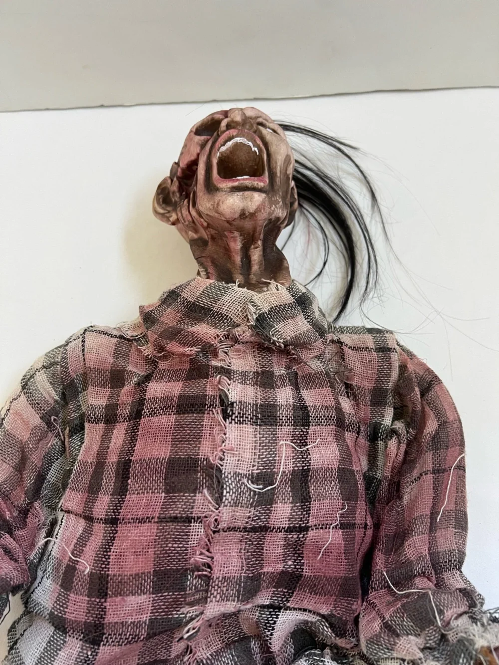 Zombie Torso Halloween Prop Severed Head Horror Haunted House Decor Screaming